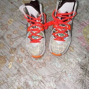 Nike lebron 19 fast food sz 6.5 youth